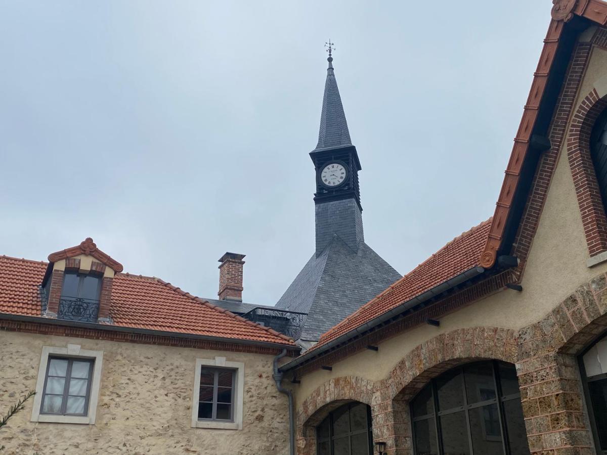 Loft Dans Le Clocher Face Au Chateau Bonnelles Buitenkant foto