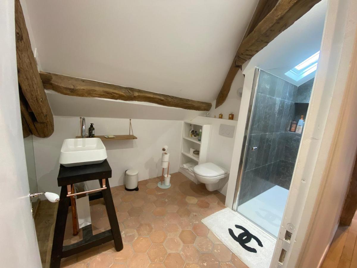 Loft Dans Le Clocher Face Au Chateau Bonnelles Buitenkant foto
