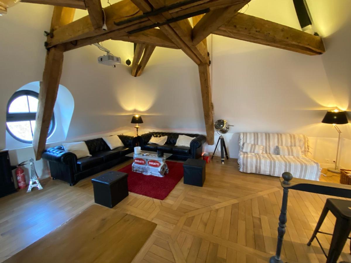 Loft Dans Le Clocher Face Au Chateau Bonnelles Buitenkant foto