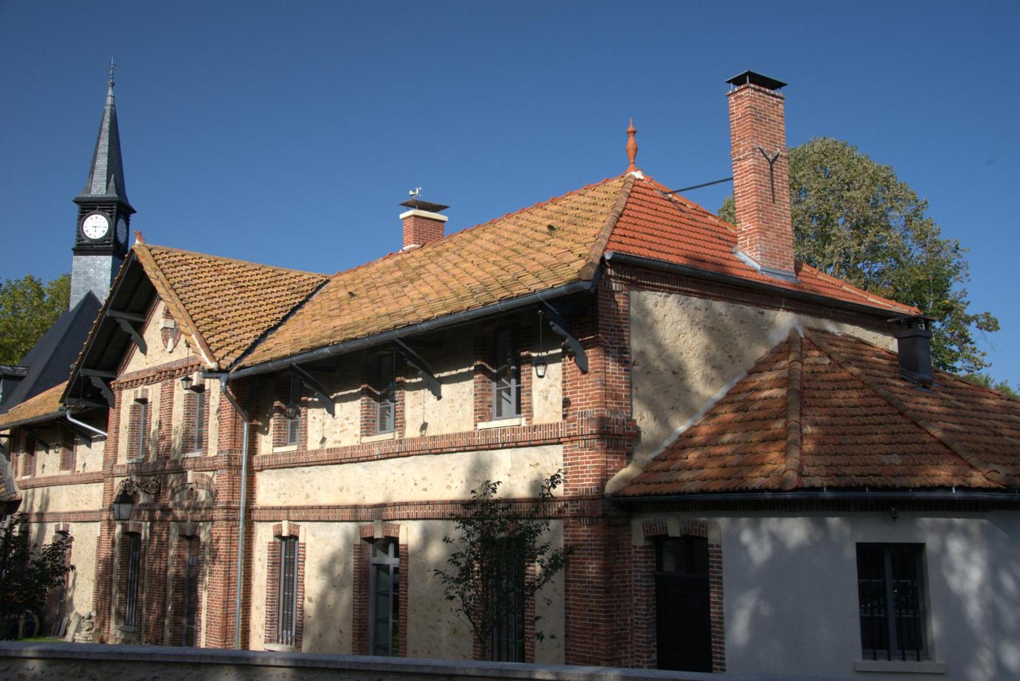Loft Dans Le Clocher Face Au Chateau Bonnelles Buitenkant foto