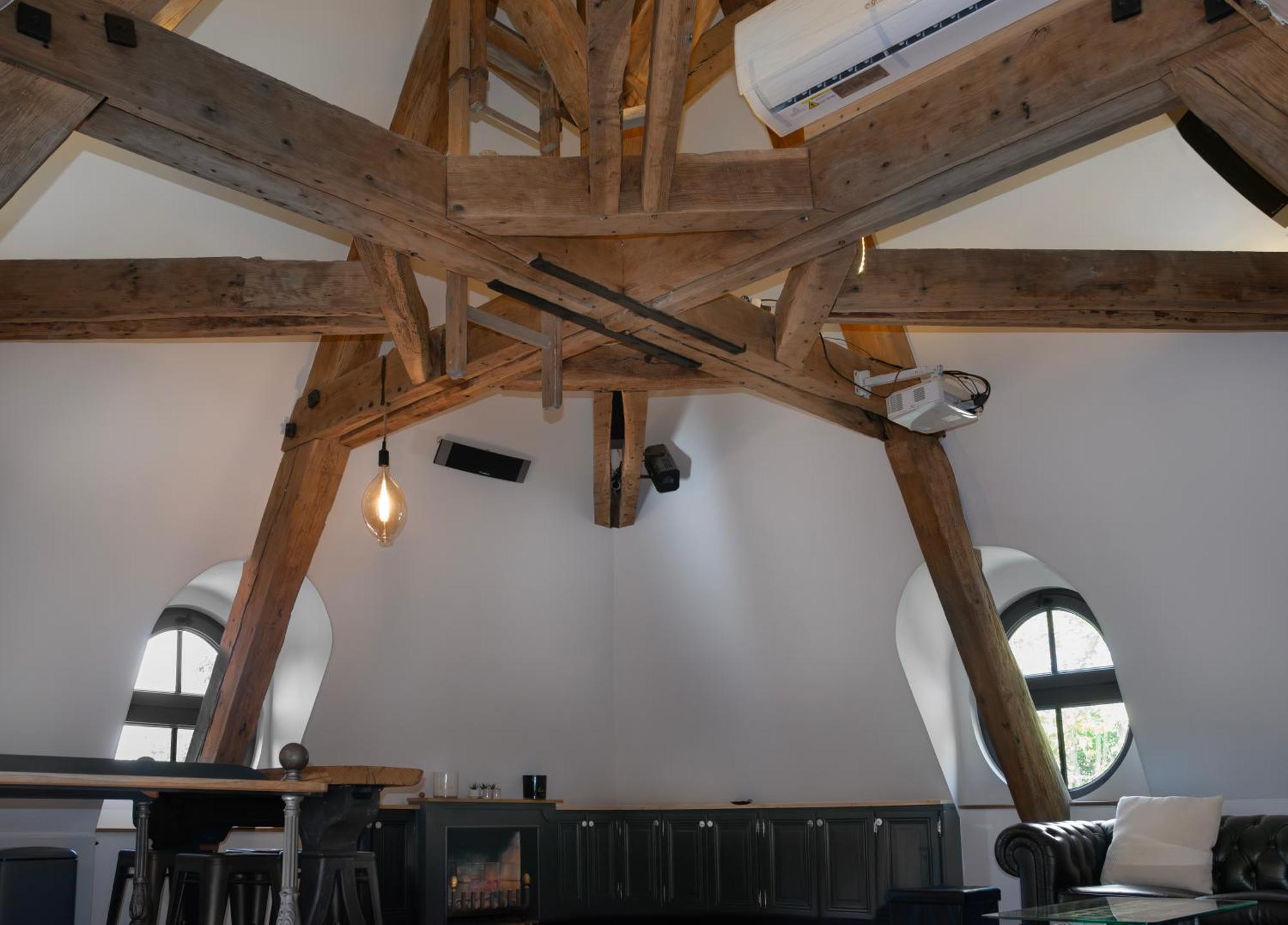 Loft Dans Le Clocher Face Au Chateau Bonnelles Buitenkant foto