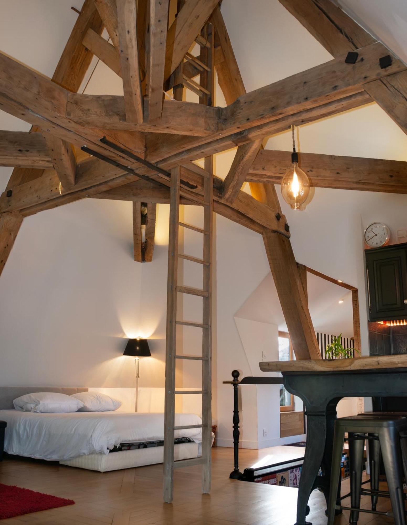 Loft Dans Le Clocher Face Au Chateau Bonnelles Buitenkant foto