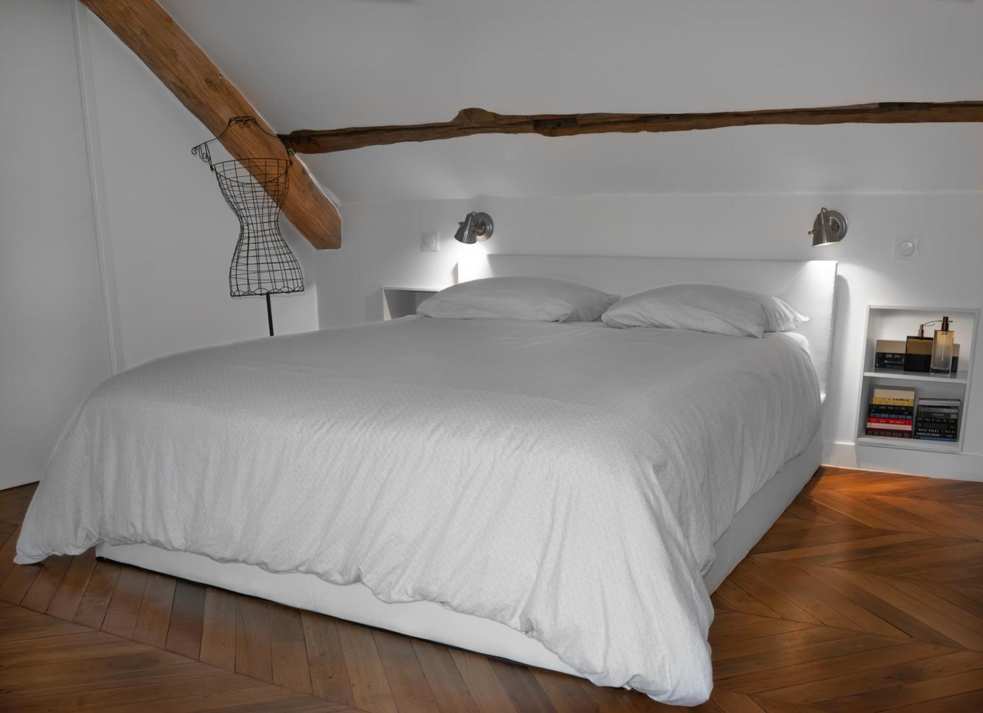Loft Dans Le Clocher Face Au Chateau Bonnelles Buitenkant foto
